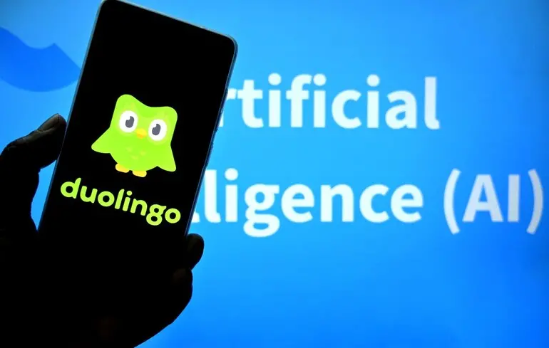 Шквал критики топит репутацию Duolingo из-за замены людей на искусственный интеллект